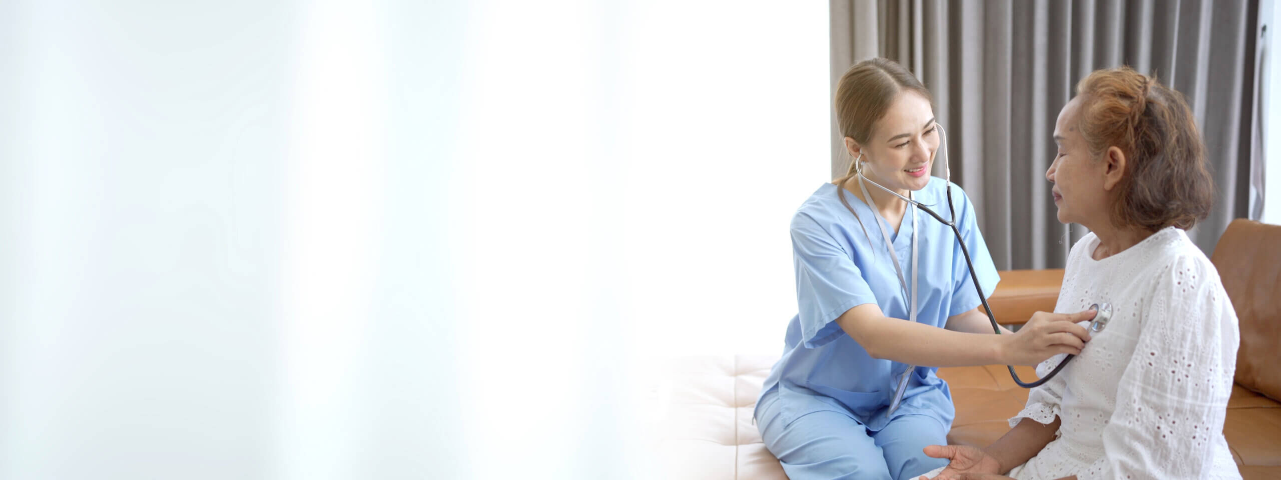 Woman sees doctor for heart checkup.