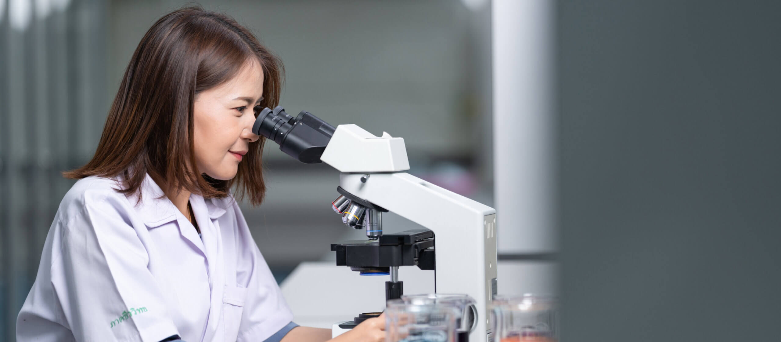 Female scientist in laboratory.